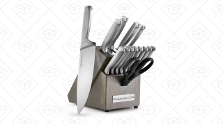Save $30 On This Self-Sharpening Calphalon Knife Set